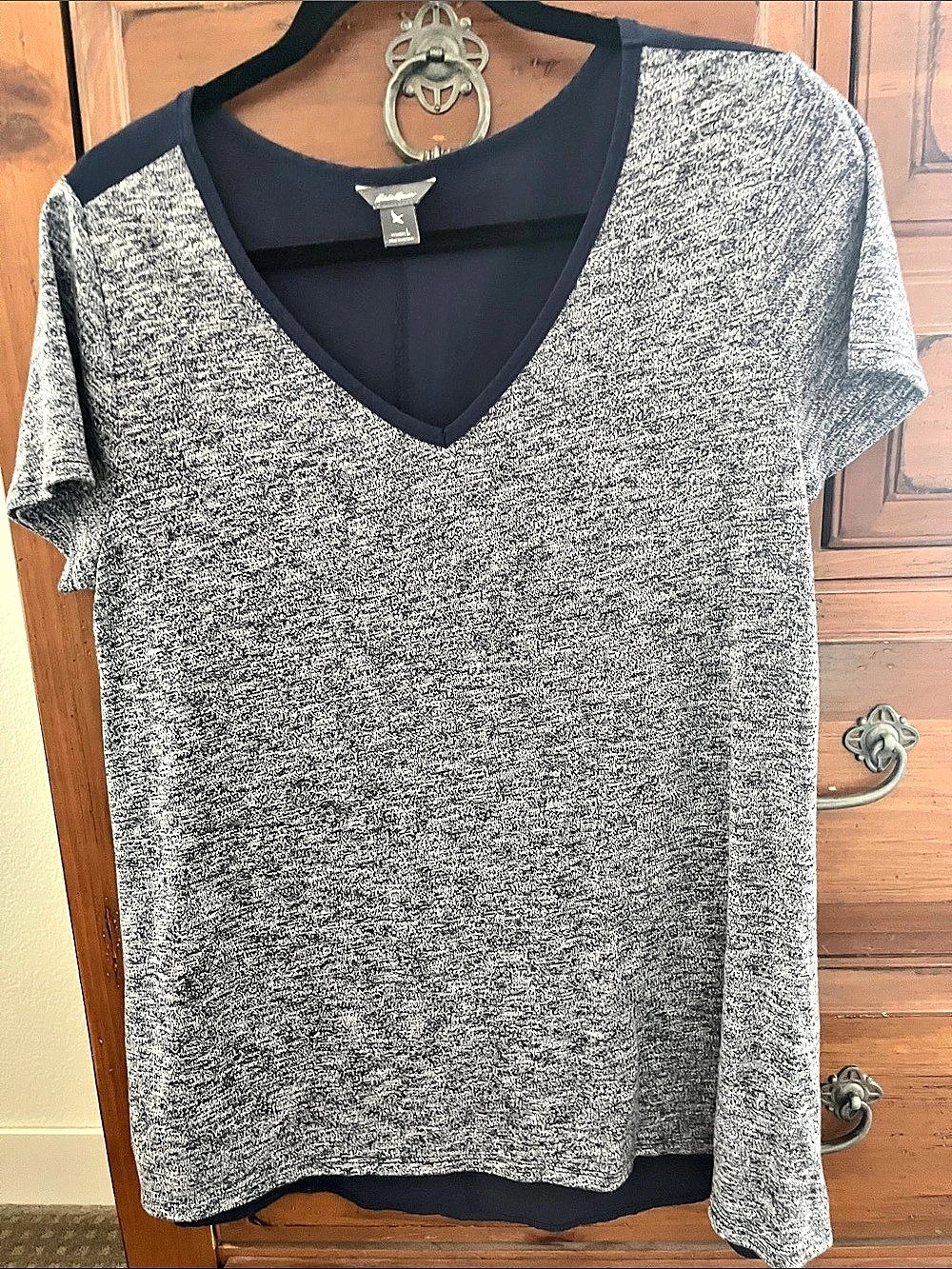 Eddie Bauer Women's Gray & Blue V-Neck Size Large NWOT